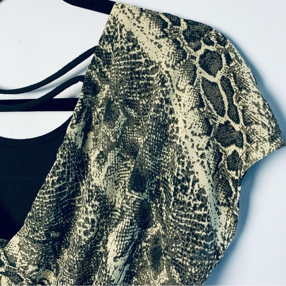 Hybrid Cross Animal Print Back Shirt - Picture 7 of 14